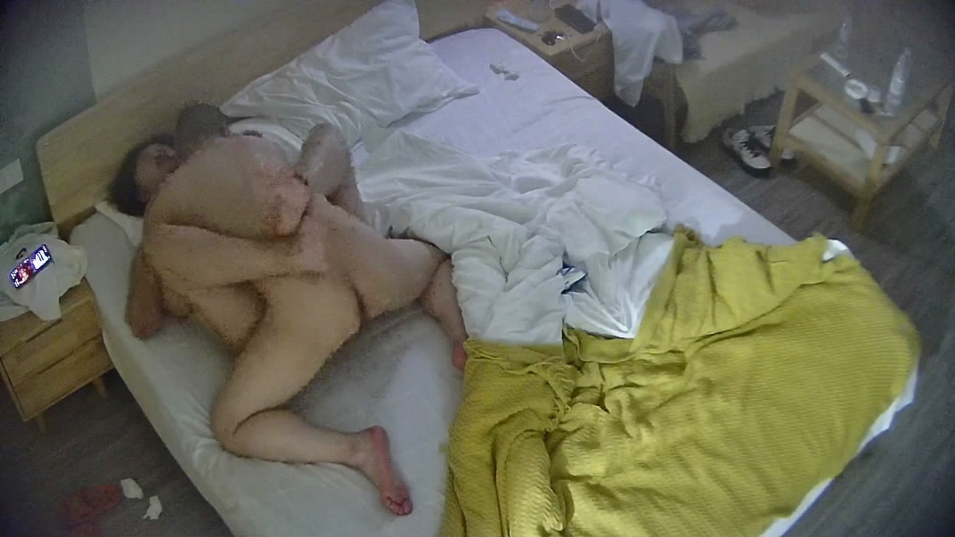 图片[8]-安防酒店偷拍❤️家里管得很严的微胖妹子偷偷出门约会遇渣男大叔被无套内射生气哭了[MP4/1152MB]-老宋小屋