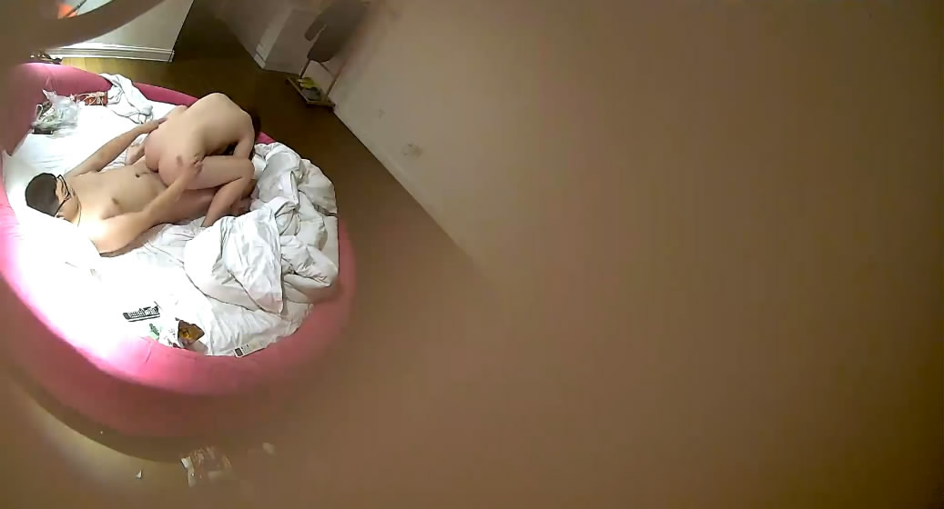 图片[7]-周末高校旁精致酒店大学生情侣开房激情造爱眼镜男艳福不浅女友清纯漂亮奶大肤白热情似火姿势多一晚打了好几炮-老宋小屋