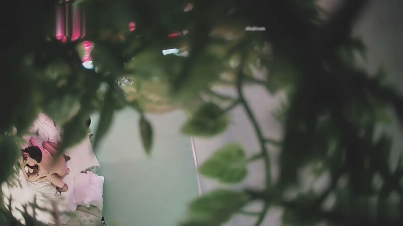 萤石云酒店绿叶房偷拍❤️年轻小伙搞少妇换上情趣内衣黑丝舔逼各样玩弄-老宋小屋