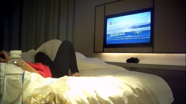 图片[2]-中年大叔酒店约炮还有几分姿势的女同事嘴里说着“不要碰我”其实饥渴的很早就想要了[MP4/667MB]-老宋小屋