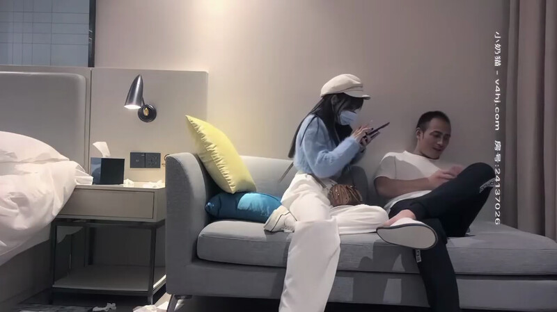 图片[2]-酒店约操长发齐刘海学生妹，壮硕大哥把她压在身下猛干淫水直流。-老宋小屋