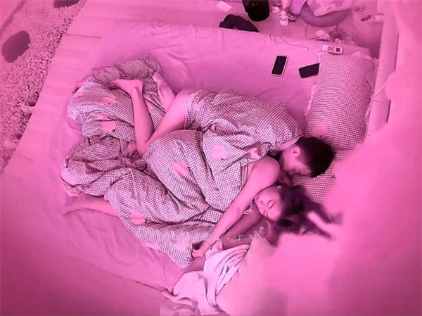 图片[9]-酒店偷拍的婴儿肥邻家型小美眉，啪啪持久但是并不激烈，美中不足的是关灯啪啪-老宋小屋