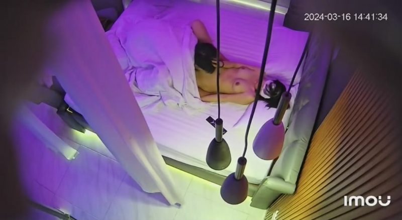 2024-3-16未流出 萤石云酒店偷拍羞涩眼镜学妹和男友做爱怕羞戴上眼罩-老宋小屋