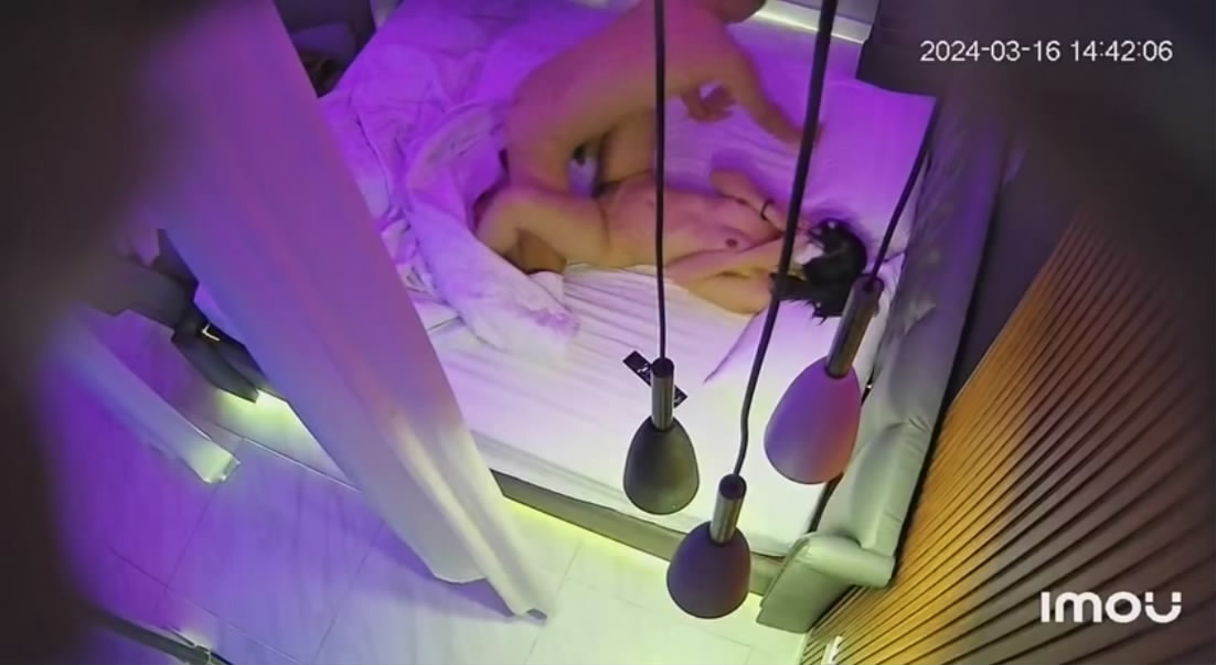 图片[2]-2024-3-16未流出 萤石云酒店偷拍羞涩眼镜学妹和男友做爱怕羞戴上眼罩-老宋小屋