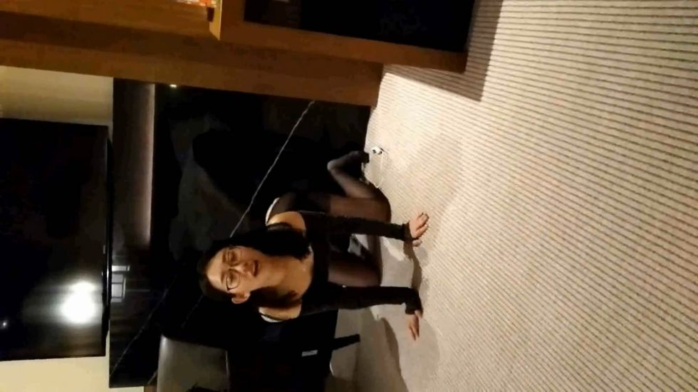 图片[3]-长得超漂亮的文艺范年轻小美女和老公一起酒店约网友玩群交-老宋小屋