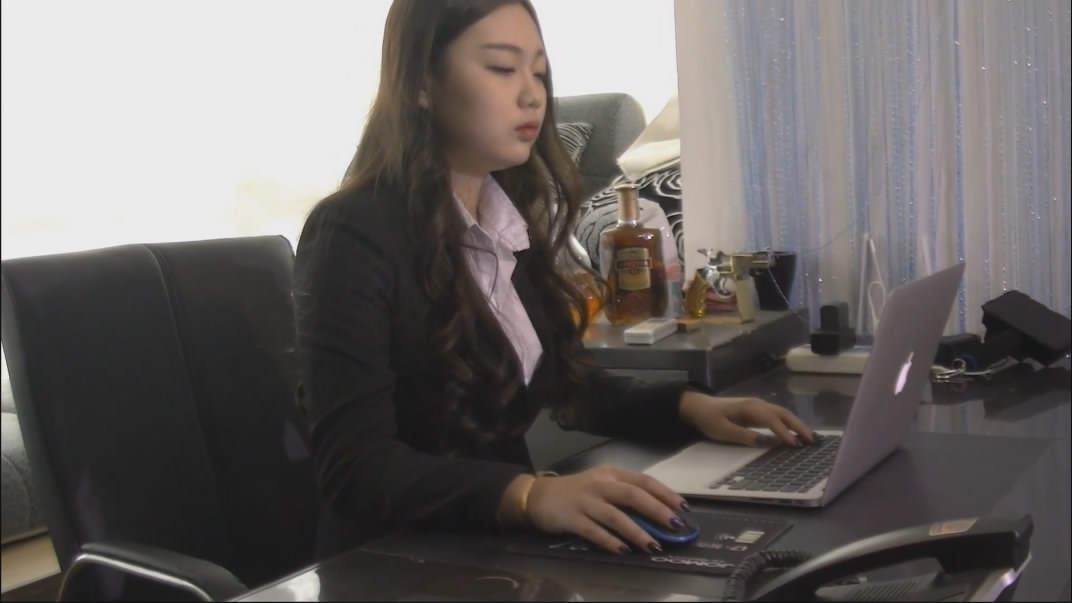 图片[1]-螳螂捕蝉之黄雀在后❤️酒店美女经理被男子威胁要钱脱光衣服捆绑勒杀玩弄尸体[MP4/1715MB]-老宋小屋