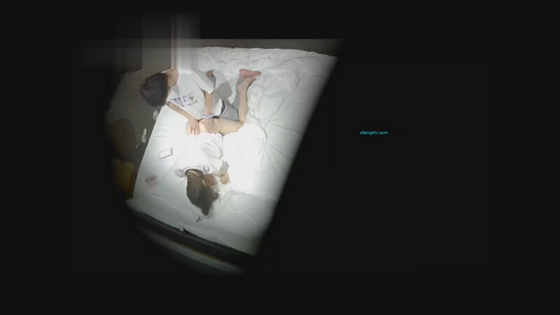 图片[2]-安防酒店摄像头偷拍❤️年轻情侣假期约炮没脱干净衣服也能干-老宋小屋