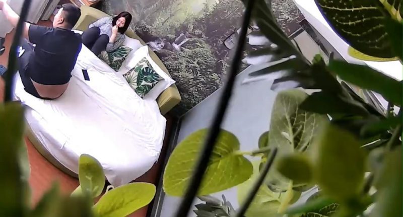 酒店偷拍戴着口罩怕人看见的气质美少妇和单位领导下班偷情,干了一次没过瘾-老宋小屋