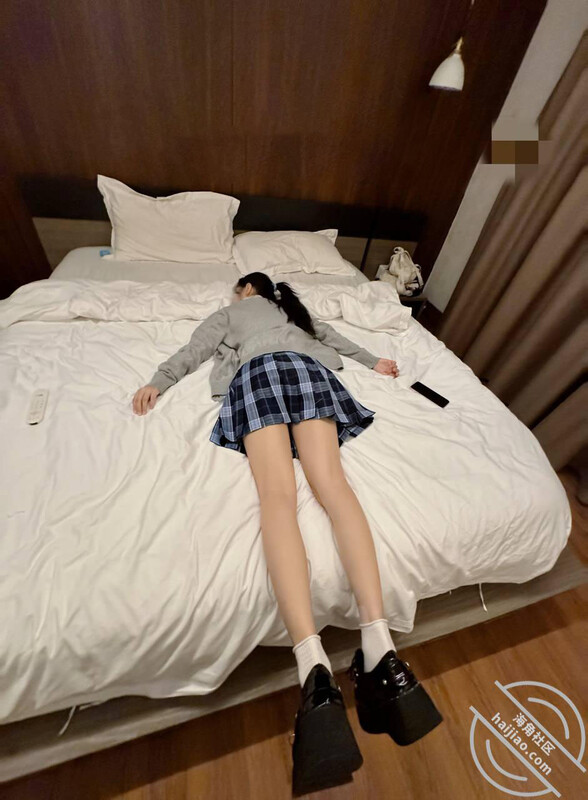 图片[4]-【真实乱伦❤️大神】意淫妹妹✨ 酒店玩弄累瘫的妹妹 JK短裙下鲜嫩白虎阴户 抽插呻吟爽到极点 无以伦比顶宫内射-老宋小屋