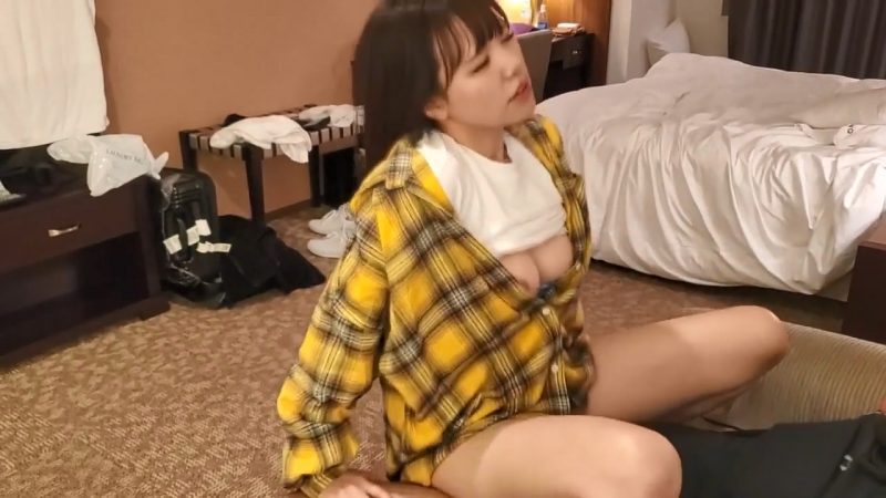 fc2ppv_2587718 大眼睛白净美女被叫到酒店强行做爱连续中出-老宋小屋