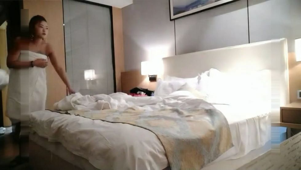 图片[2]-约啪偷拍-长屌猛男酒店高价约啪私下兼职援交的幼师美女-老宋小屋