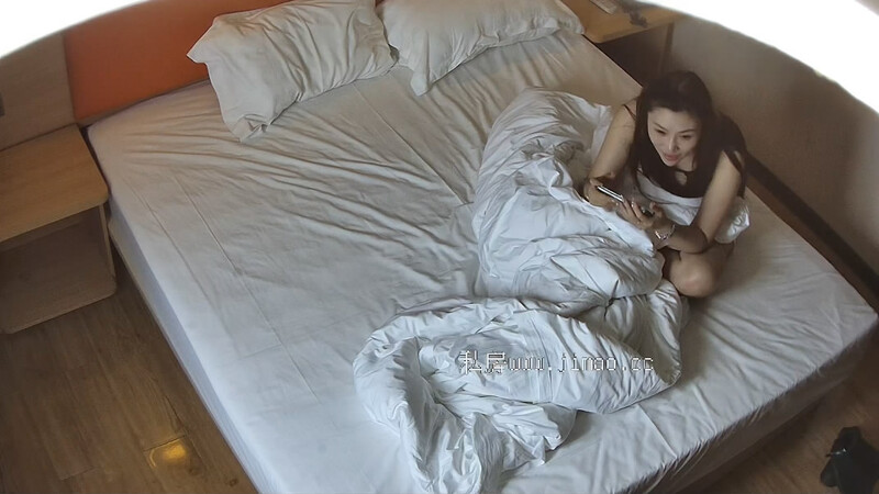 图片[8]-最新流出❤️酒店偷拍❤️帅哥美女极品大学生情侣假期一块旅游开房换上性感情趣丝袜黑靴啪啪手机自拍小电影-老宋小屋