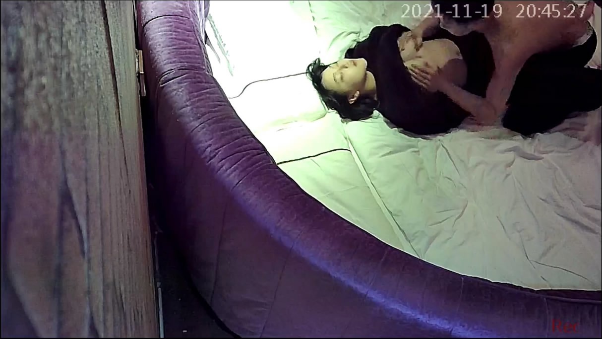 图片[4]-私享台酒店摄像头近景偷拍情趣大圆床身材不错的颜值美女和男友开房激情-老宋小屋