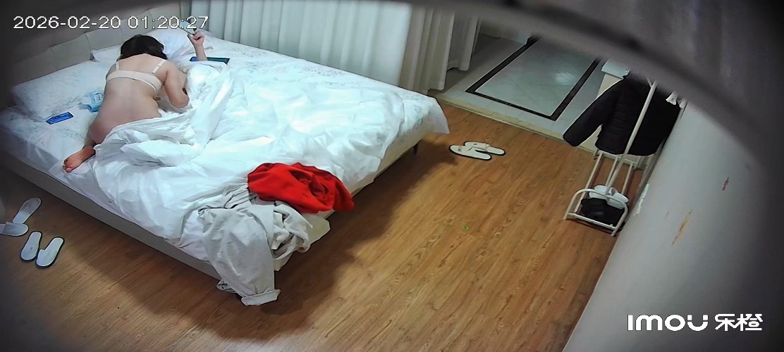 图片[3]-2-20流出乐橙酒店偷拍 猥琐男友退房之前硬脱妹子牛仔裤按着操一炮才走-老宋小屋