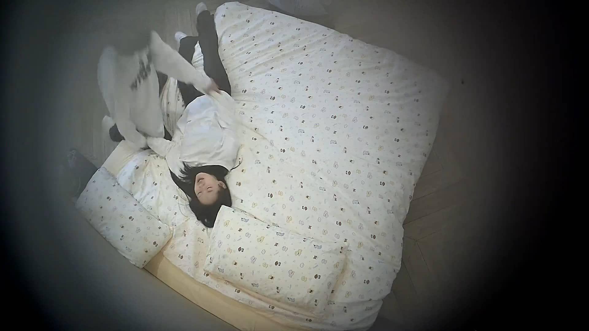 图片[1]-3-1流出酒店偷拍连续几天入住学生情侣清纯甜美学生妹被男友无套抽插操哭了-老宋论坛