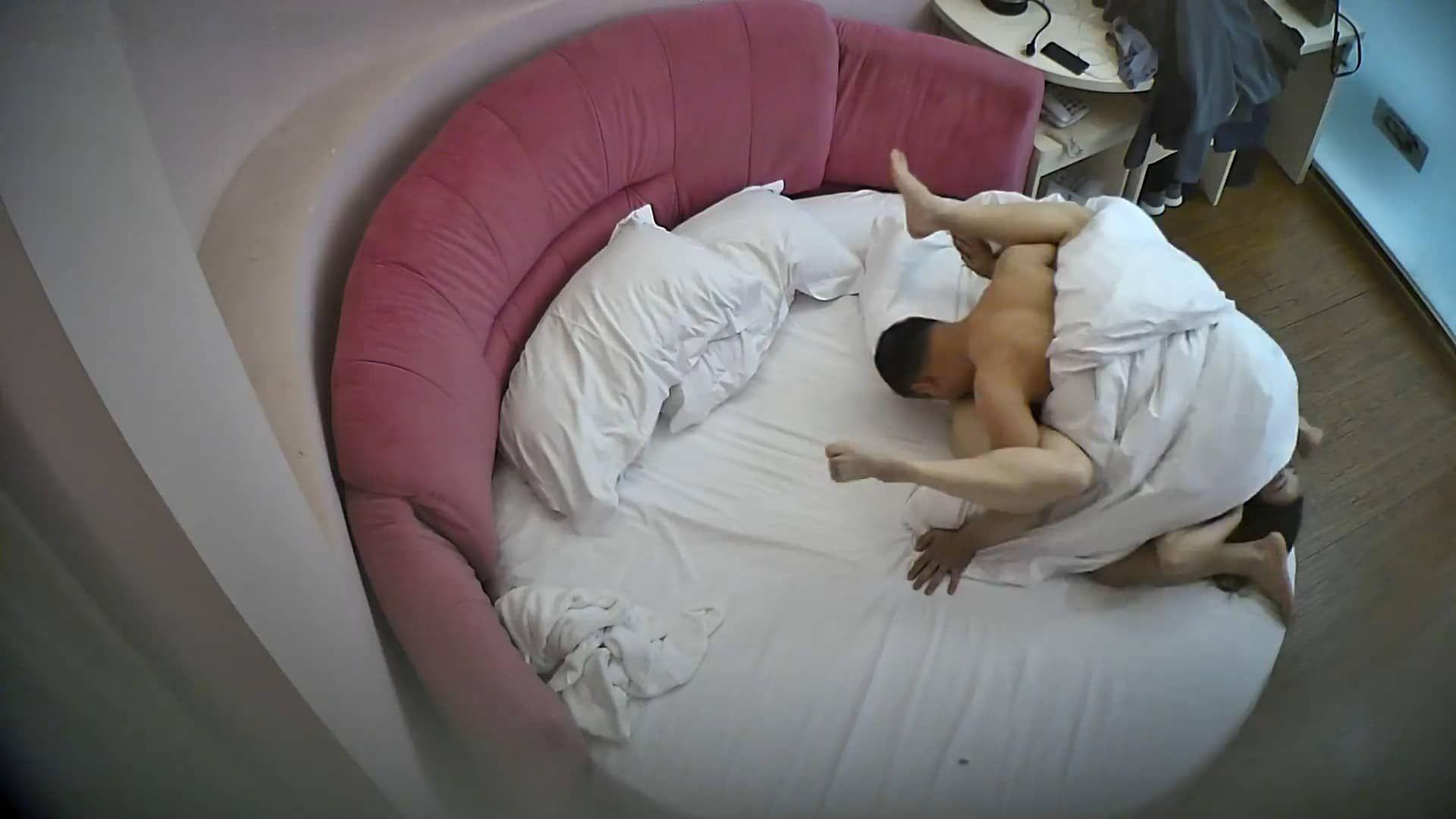 图片[4]-2-7流出酒店偷拍大波浪卷发少妇中午到酒店约会奸夫被扑倒疯狂69-老宋论坛