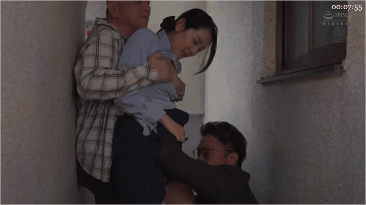 ✨【AI明星换脸】「章若楠」人妻被强奸3P性爱 被舔遍全身 强奸内射[1.04GB/55:28/WF]愃-老宋小屋