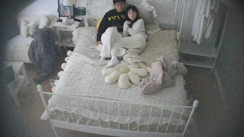 2-14流出酒店偷拍楚楚动人动作优雅的甜妹酒店内被男朋友操了两次-老宋小屋