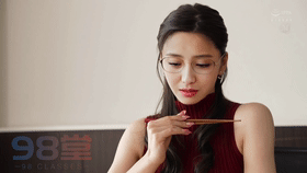 【AI明星换脸】 AI-佟丽娅 完美换脸，十个眼镜九个骚，戴眼镜的佟丽娅实在是太御了！[1.05G/MP4/00:18:28/XN]-老宋小屋