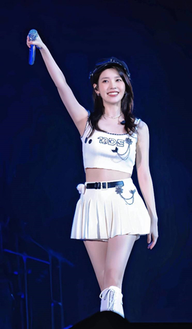 【AI明星换脸】✨李知恩✨身穿制服，黑丝配上细长的大长腿走在大街上让人看着心跳都加速！[300.66M/MP4/20P/00:13:29/116]-老宋小屋