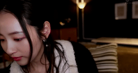 【AI明星换脸】✨关晓彤✨带着跳蛋去喝香槟！[671.65M/MP4/00:37:18/116]-老宋小屋