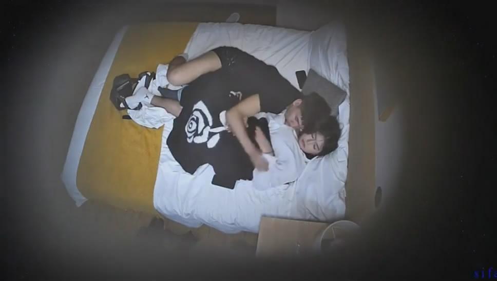 图片[1]-3-1流出 酒店连续两天入住的情侣婴儿肥大胸美女让黑皮男人揉大奶操穴-老宋小屋