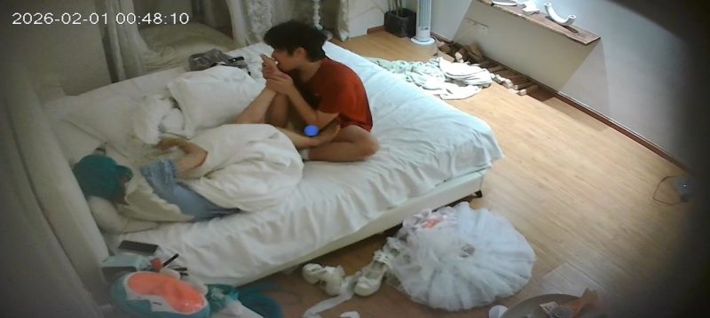 2-1流出酒店偷拍cos圈真乱两个角色扮演的小年轻在酒店乱搞-老宋论坛