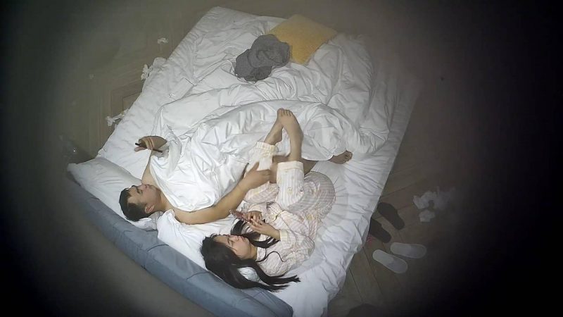 2-13流出酒店偷拍刚放假爱学习的美女带着书和男友反复入住肆意欢愉完整版-老宋小屋