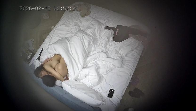 图片[2]-2026-2-2酒店偷拍 女孩被拉到床边趴着后入-老宋论坛