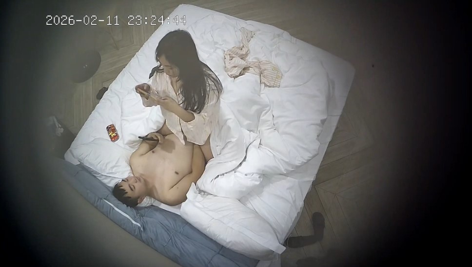 图片[3]-2-11流出酒店偷拍年轻情侣连续开房美女和男友各种姿势还被抱起来操穴-老宋小屋