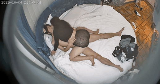 图片[3]-酒店情趣圆床偷拍时尚前卫打扮男女开房-老宋小屋