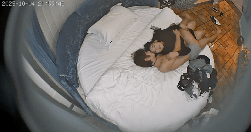 酒店情趣圆床偷拍时尚前卫打扮男女开房-老宋小屋