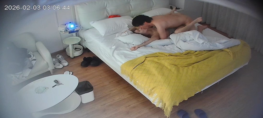 图片[3]-2-3流出酒店偷拍刚放假的学生情侣小白袜学妹被饥渴男友扑到快速操穴-老宋论坛