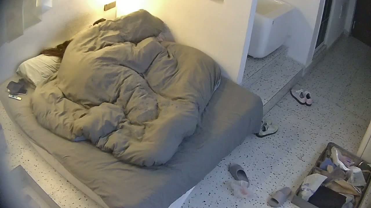 图片[3]-公寓酒店 眼镜小哥和自己的小女友 吃饱零食就上床开干 小女友趴着翘起屁股的时候 谁能顶住2-老宋论坛