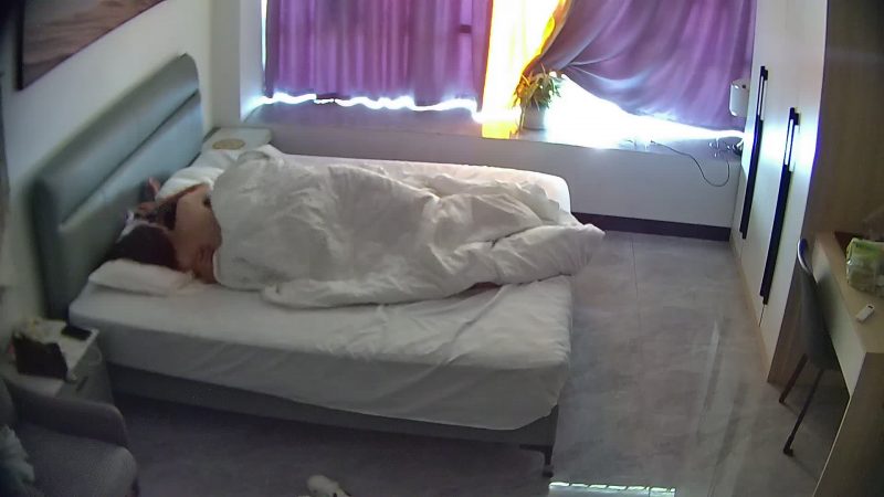 主题酒店流出 人到中年还想秀一把 差点没把鸡鸡戳断 还是老老实实按流程打炮吧 别让美女守了活寡 便宜别人(2)-老宋论坛