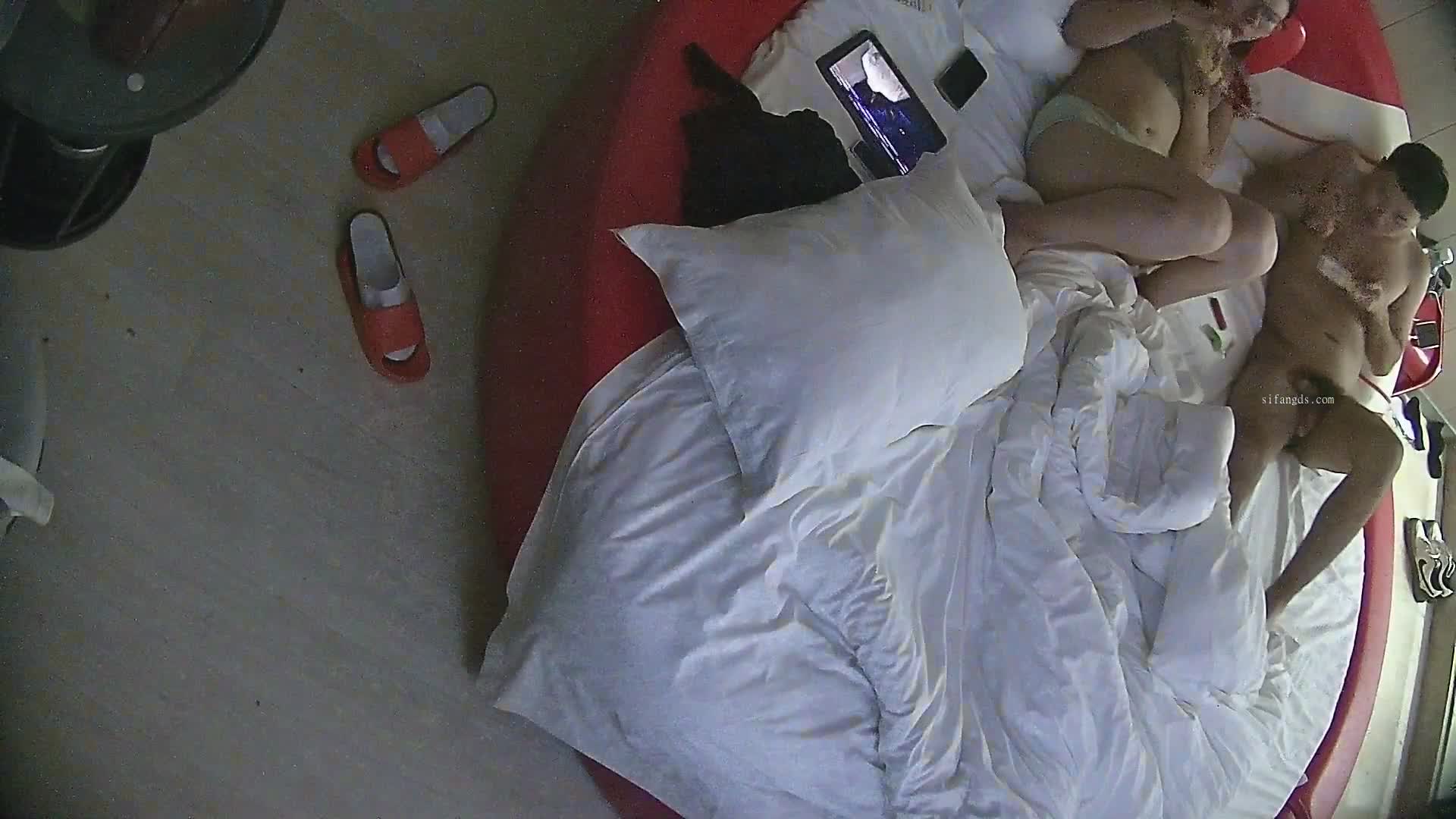 图片[4]-流出酒店情趣圆床偷拍猴急小伙把眼镜御姐范女友黑丝扒开一半就迫不及待插入-老宋论坛