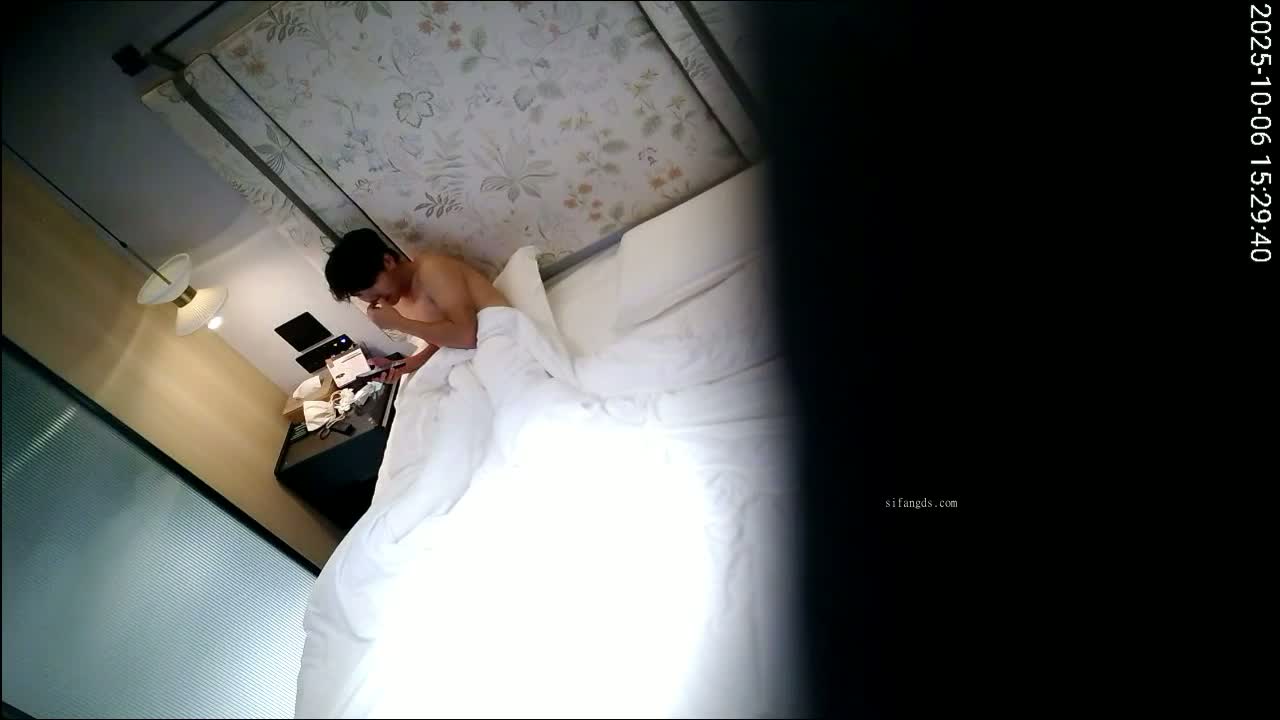 图片[2]-流出天眼酒店高清偷拍年轻情侣换上睡衣做爱有一种在家的感觉吧想不到被人围观吧-老宋论坛