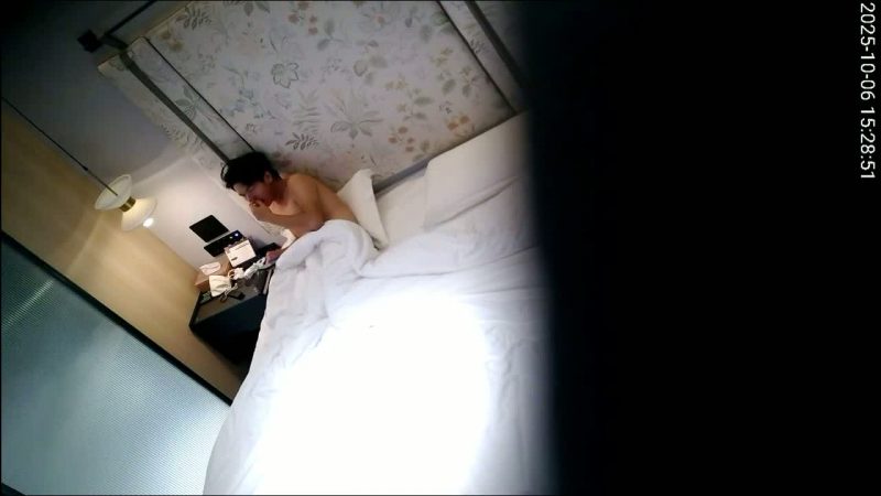 流出天眼酒店高清偷拍年轻情侣换上睡衣做爱有一种在家的感觉吧想不到被人围观吧-老宋论坛
