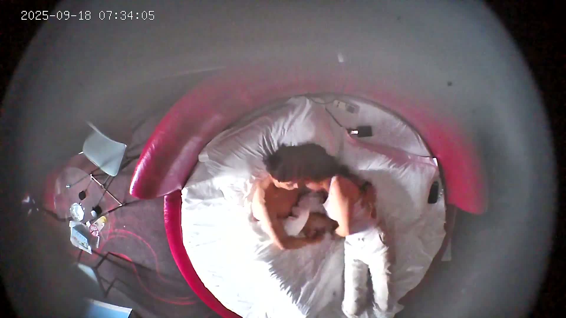 图片[4]-新流出酒店情趣圆床偷拍无毛嫩逼身穿蓝色丝袜被精壮男友插入笑得很开心-老宋小屋