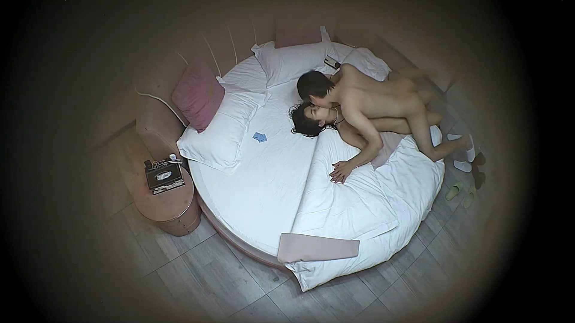 图片[4]-2-11酒店情趣圆床偷拍白富美约操小鲜肉舔狗啪啪中途接电话被故意疯狂顶操-老宋小屋