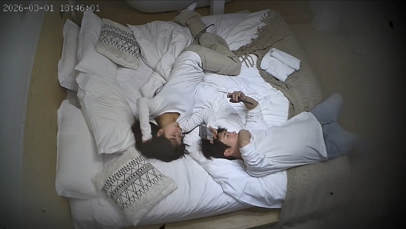 图片[2]-3-2酒店偷拍 开学前抓紧行乐的学生情侣小白袜学妹换装让男友醉生梦死各种操嫩穴-老宋论坛