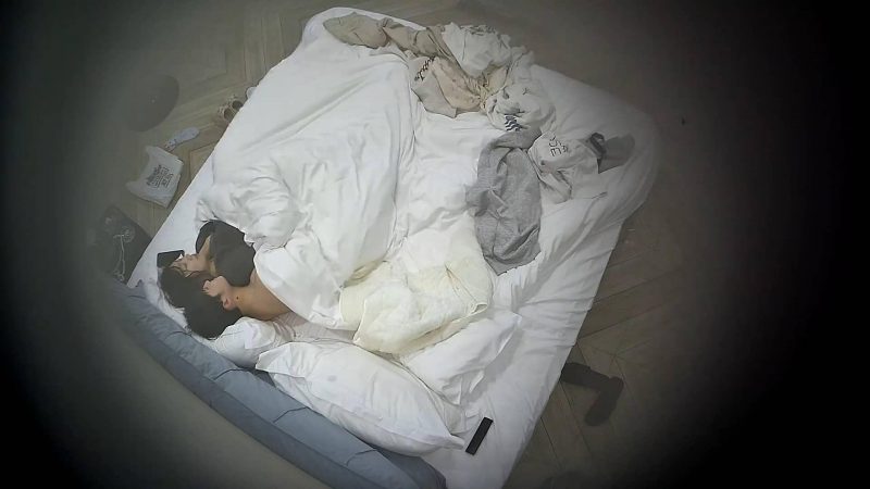 2-2酒店偷拍 准备放假的学生情侣浑圆大胸学妹被男友抠的淫水直流后啪啪后入-老宋论坛