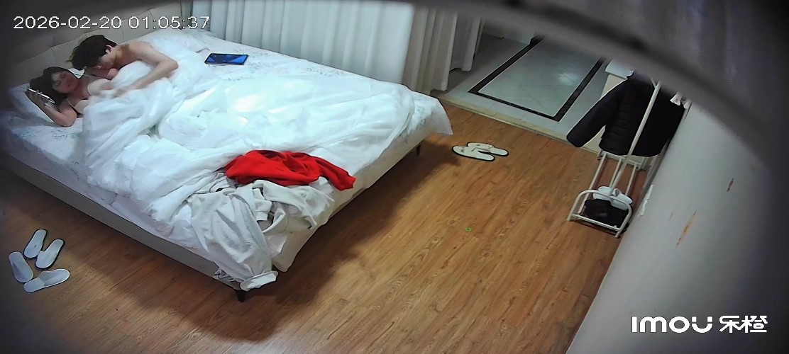 图片[2]-2-20流出乐橙酒店偷拍 猥琐男友退房之前硬脱妹子牛仔裤按着操一炮才走-老宋小屋