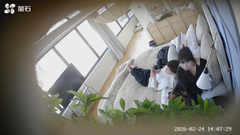 2-25流出萤石云酒店稀有台偷拍短裙学妹主动挑逗男友求操逼-老宋小屋