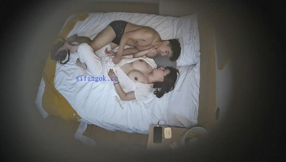 图片[4]-3-1流出 酒店连续两天入住的情侣婴儿肥大胸美女让黑皮男人揉大奶操穴-老宋小屋