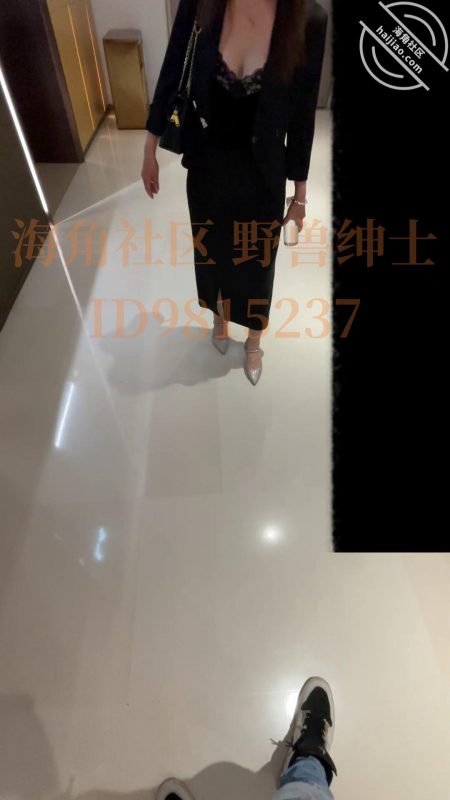 作者:小兽先生 《【野兽原创32】陪离异少妇逛街,低胸裙高跟鞋,欲望上头拉到KTV就是爆操》-老宋小屋