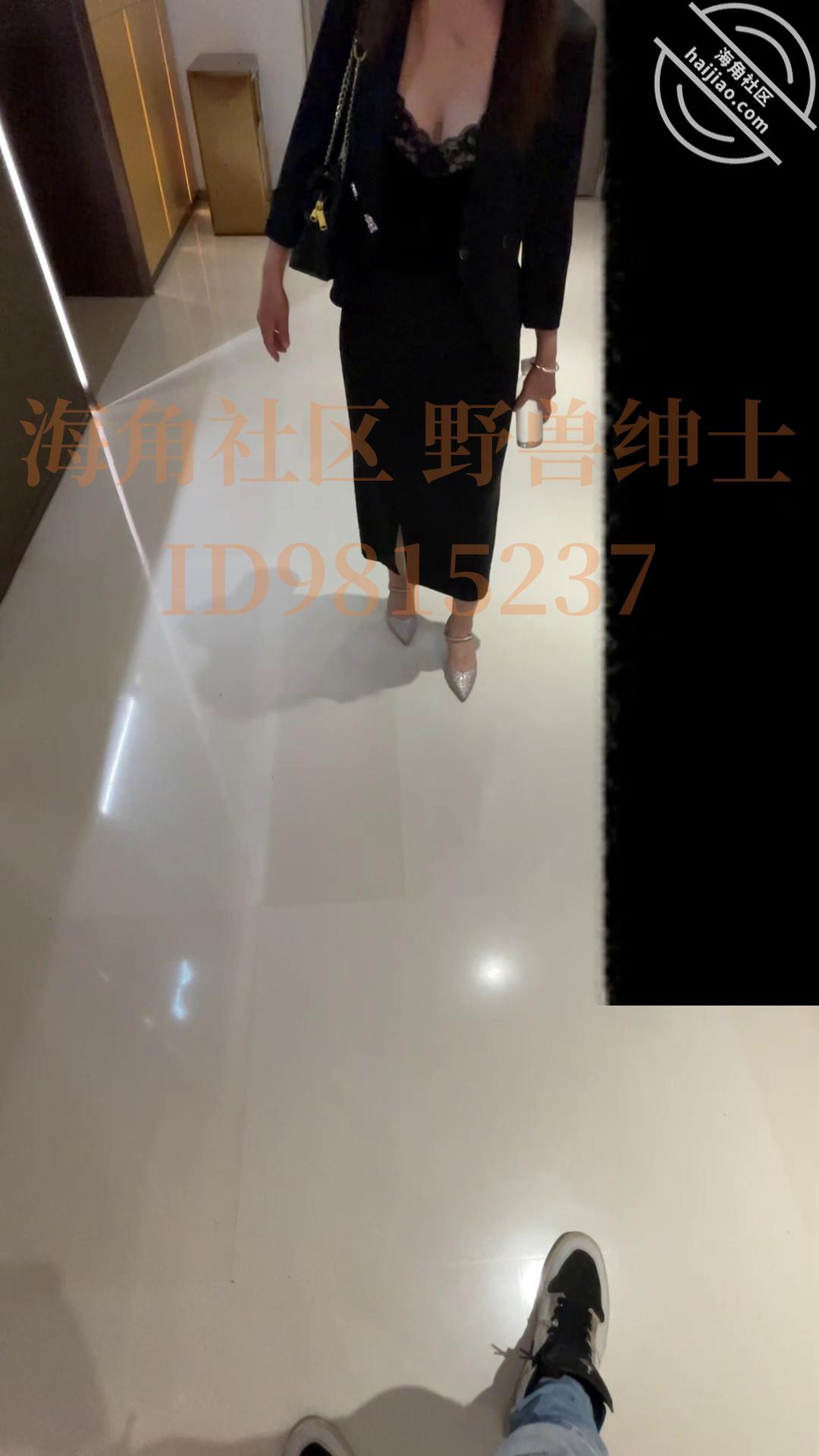 图片[1]-作者：小兽先生 《【野兽原创32】陪离异少妇逛街，低胸裙高跟鞋，欲望上头拉到KTV就是爆操》-老宋小屋