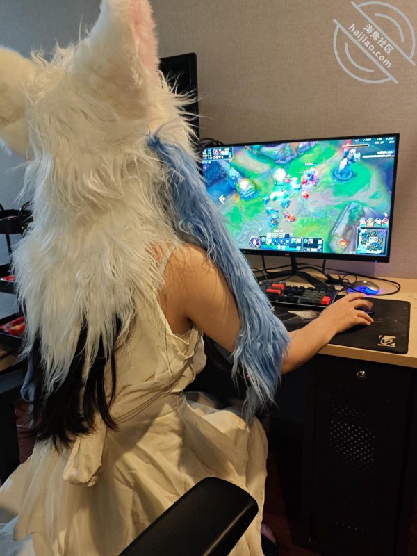 作者：我妹有点骚 《（原创16）电竞房里边玩游戏边艹骚妹，好玩而且很爽》-老宋小屋