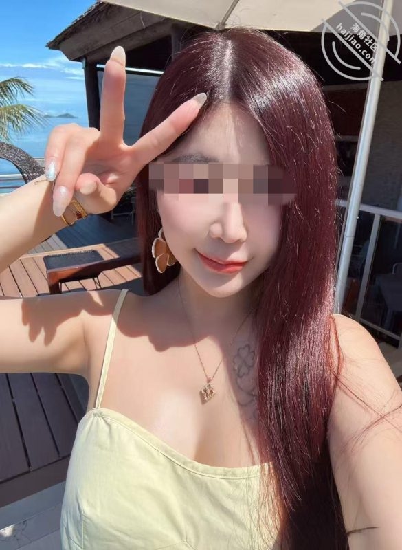 作者：与模特妹妹的日常 《【原创】52 和妹妹去斐济旅游，手扣她的骚逼，淫液喷的我满手都是》-老宋小屋