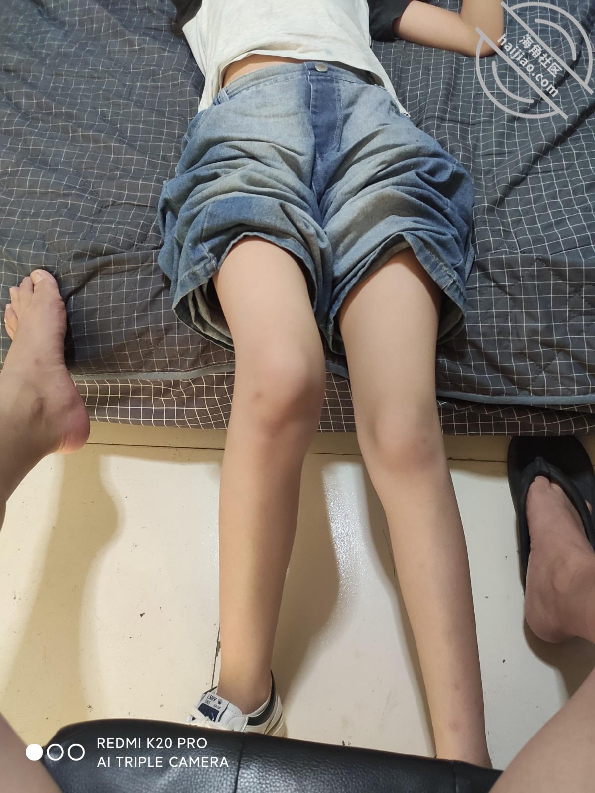 图片[1]-作者：女儿婷宝的闺蜜团 《【原创已成年白虎】女儿第一次塞入两厘米的玩具》-老宋小屋